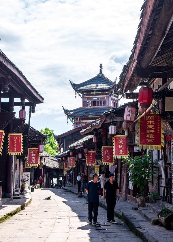 小球进黑洞